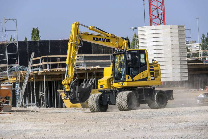 Komatsu PW148 Wheeled Loader moving