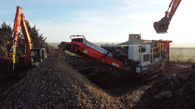 sandvik QJ241 Mobile jaw crusher