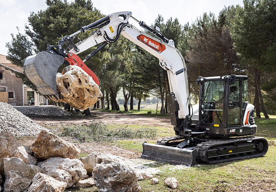 Bobcat E88 8  at work