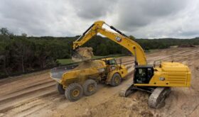 Cat 352 excavator