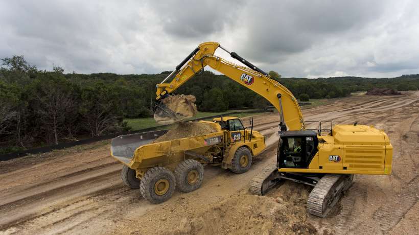 Cat 352 excavator