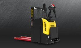Hyster S2.0SD platform double stacker