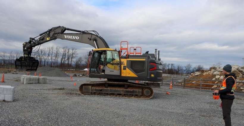 Remote control Volvo Excavator