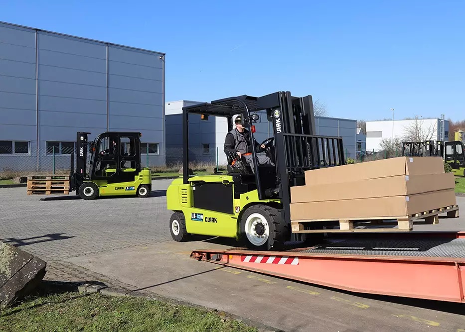 Clark GEX20-30L and GEX40-50 electric forklift