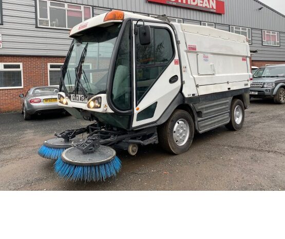 2013 JOHNSTON CX400 ROAD SWEEPER in Compact Sweepers