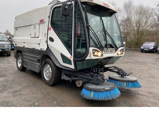 2013 JOHNSTON CX400 ROAD SWEEPER in Compact Sweepers full