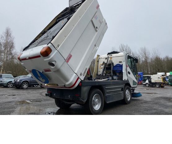 2013 JOHNSTON CX400 ROAD SWEEPER in Compact Sweepers full