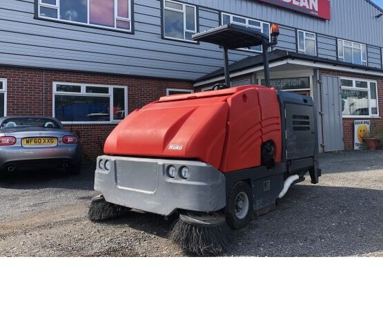 2012 HAKO HAKOMATIC 1800 LPG ROAD SWEEPER in Compact Sweepers