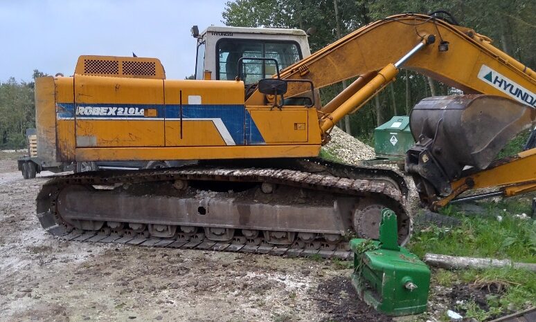 Circa 2000 Hyundai 210LC Loader tractors