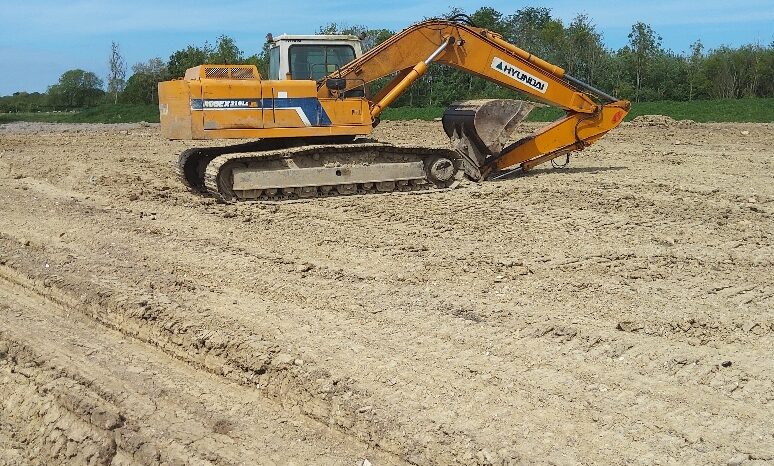 Circa 2000 Hyundai 210LC Loader tractors full