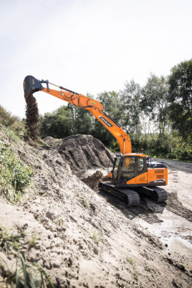 New Develon DX140LC-7 Tracked Excavators full
