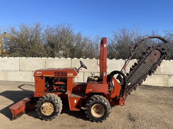 DitchWitch 3700DD Trencher