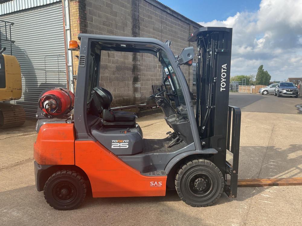 2016 Toyota 02-8FGF25 Forklifts for Sale