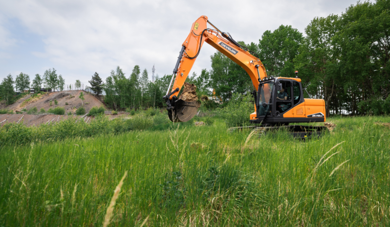 New 2025 Develon DX140LC-7 Tracked Excavators full