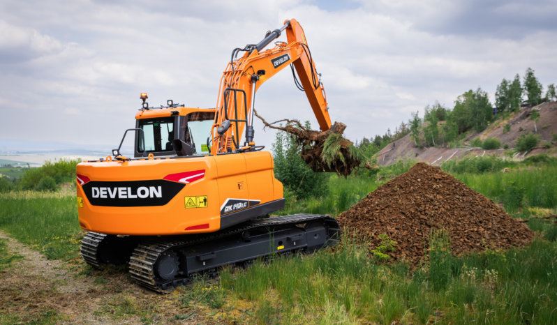 New 2025 Develon DX140LC-7 Tracked Excavators full