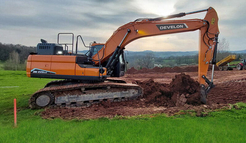 New 2025 Develon DX225LC-7 Tracked Excavators full