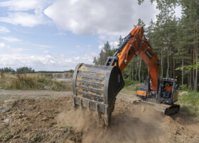 New 2025 Develon Tracked Excavators full