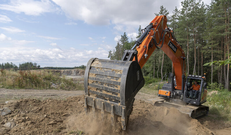 New 2025 Develon Tracked Excavators full