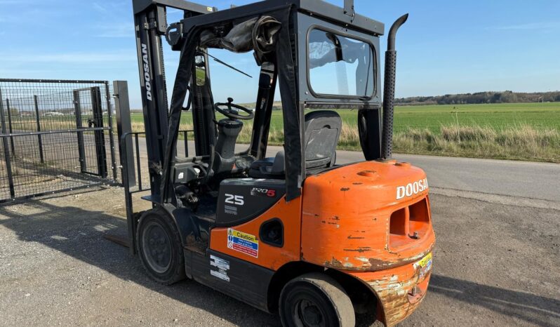 2012 DOOSAN D25-S5 FORKLIFT full