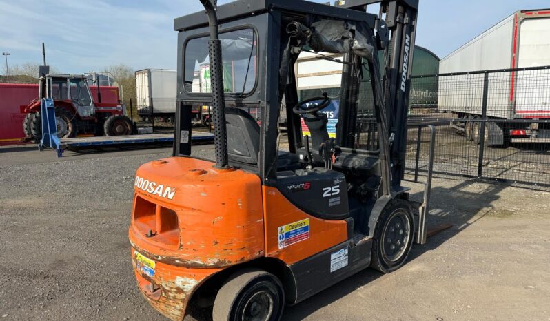 2012 DOOSAN D25-S5 FORKLIFT full
