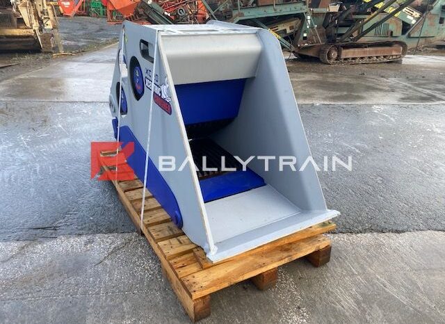 XCENTRIC XC20 Crusher Bucket full