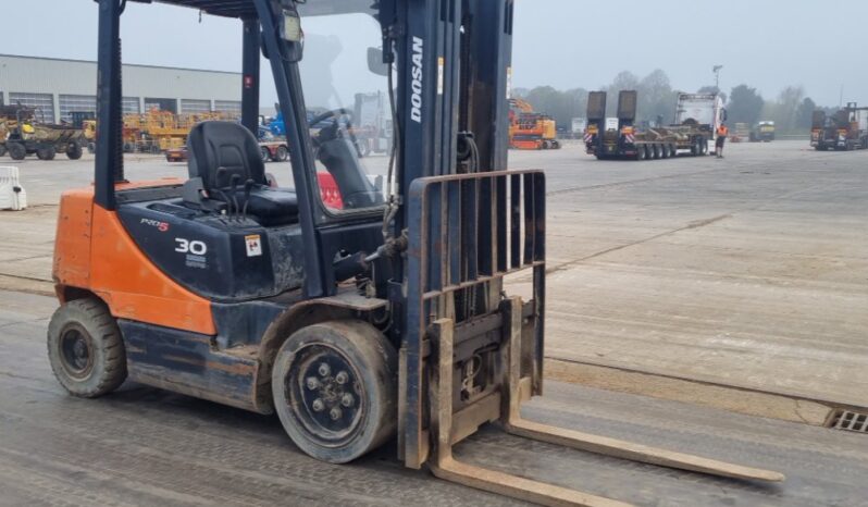 2015 Doosan D305-5 Forklifts For Auction: Leeds, UK – 30th April, 1st, 2nd & 3rd May 25 full