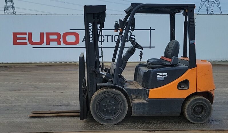 2014 Doosan D255-3 Forklifts For Auction: Leeds, UK – 30th April, 1st, 2nd & 3rd May 25 full