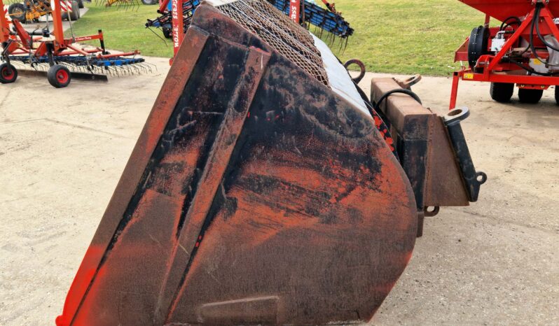 4.35m³ Toe Tip Loader Bucket full