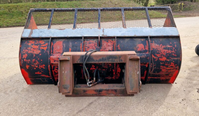 4.35m³ Toe Tip Loader Bucket full