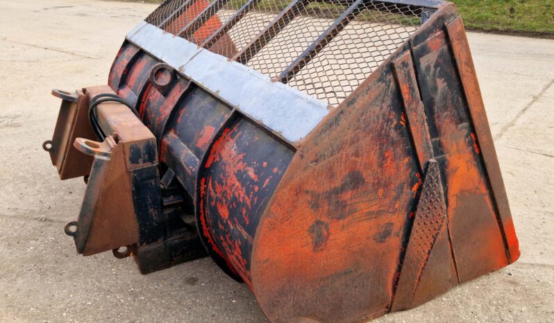 4.35m³ Toe Tip Loader Bucket full