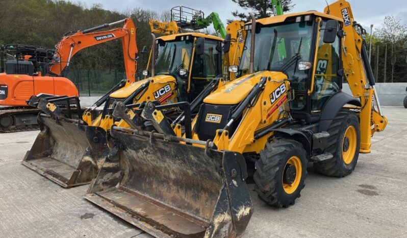 2021 3CX Sitemaster Plus, Backhoe Loader.