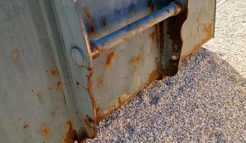 2008 Suton 2m³ Grain Bucket full