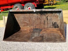 2008 Suton 2m³ Grain Bucket full