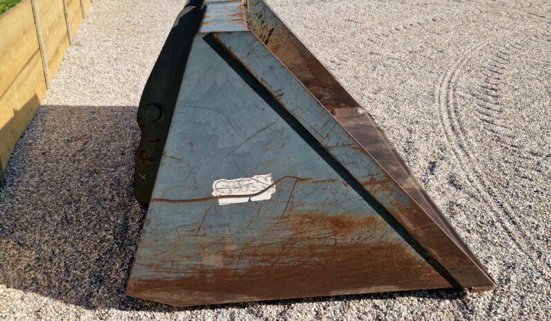 2008 Suton 2m³ Grain Bucket full