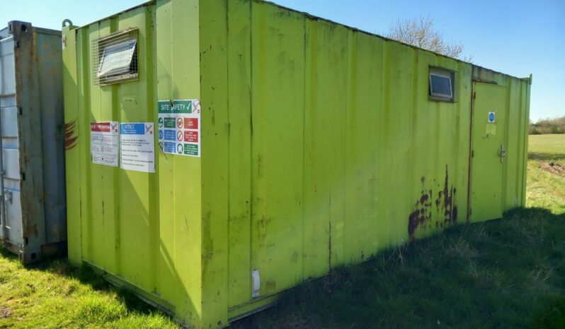 1 BRITCAB TOILET BLOCK CONTAINER 2 CUBICLES 3 URINALS 2 SINKS 240V ELECTRICS 7.3M X 2.4M  For Auction on 2025-05-28 For Auction on 2025-05-28