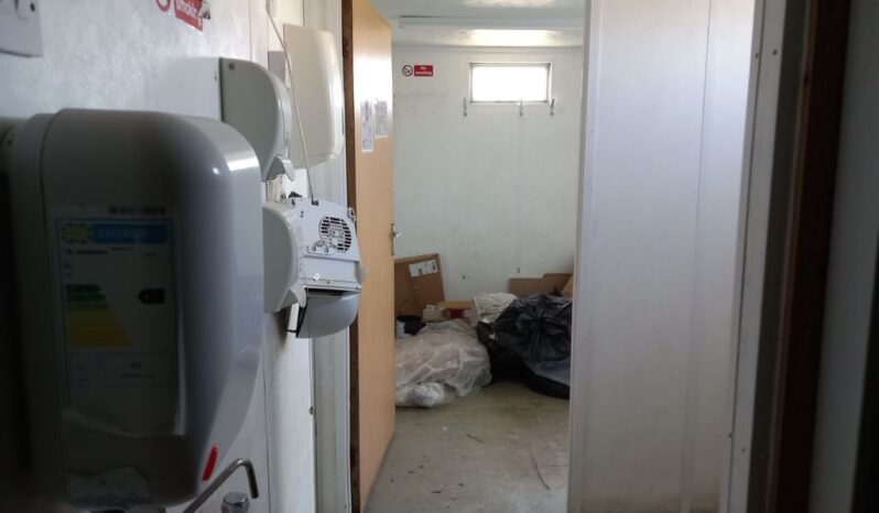 1 BRITCAB TOILET BLOCK CONTAINER 2 CUBICLES 3 URINALS 2 SINKS 240V ELECTRICS 7.3M X 2.4M  For Auction on 2025-05-28 For Auction on 2025-05-28 full