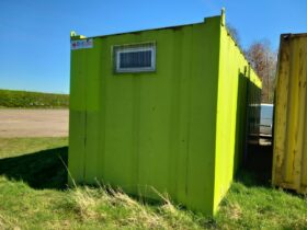 1 BRITCAB TOILET BLOCK CONTAINER 2 CUBICLES 3 URINALS 2 SINKS 240V ELECTRICS 7.3M X 2.4M  For Auction on 2025-05-28 For Auction on 2025-05-28 full