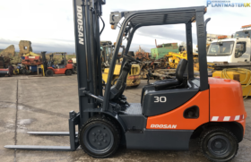 Doosan D30S-5,3 ton diesel forklift full