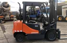 Doosan D30S-5,3 ton diesel forklift full