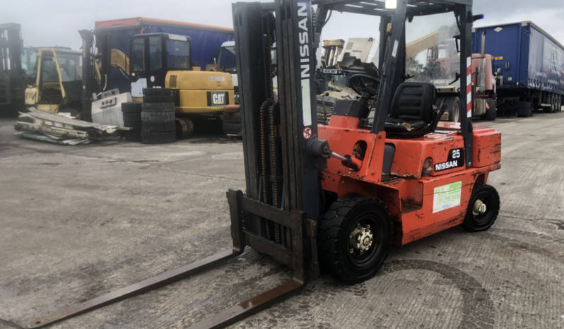 Nissan FD 25,2.5 ton diesel container spec forklift
