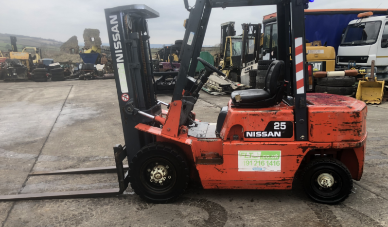 Nissan FD 25,2.5 ton diesel container spec forklift full
