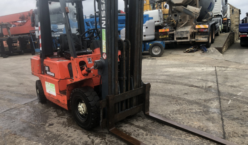 Nissan FD 25,2.5 ton diesel container spec forklift full